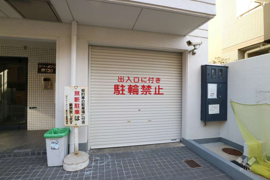 敷地内駐車場（シャッター付き）