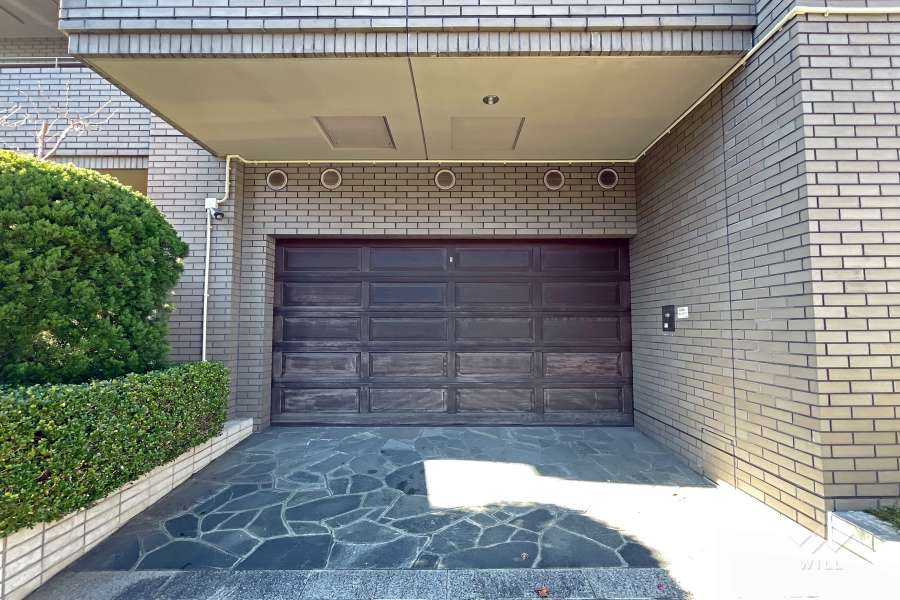 敷地内駐車場（屋内平面式）の出入り口