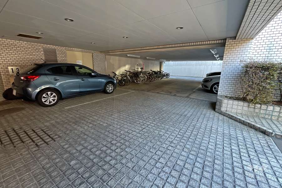 敷地内駐車場（屋内平面式）