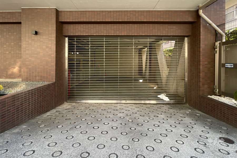 駐車場の出入り口（リングシャッター付き）