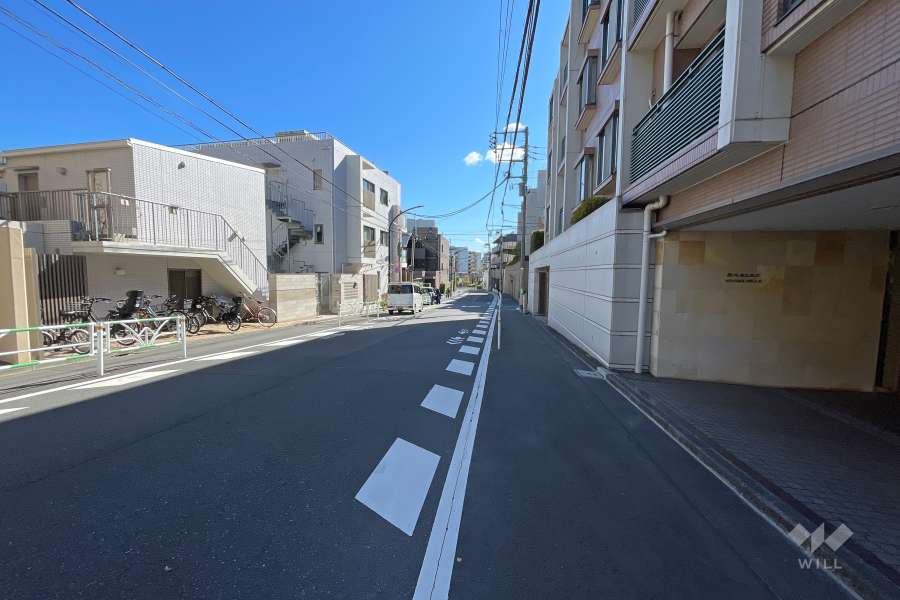 敷地東側の前面道路