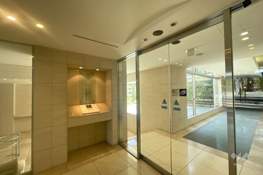 エントランス内はオートロック付きです。