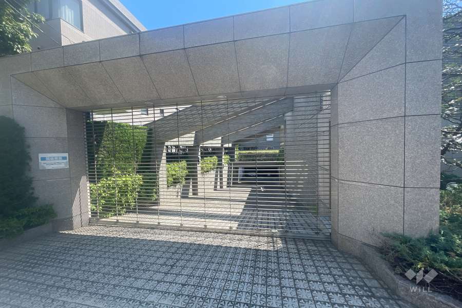 駐車場の出入り口（リングシャッター付き）