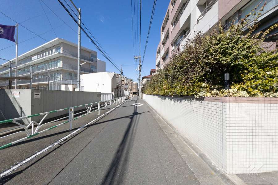 敷地南西側の前面道路