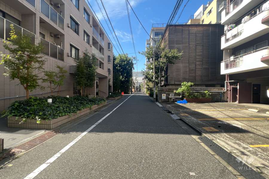 敷地北側の前面道路