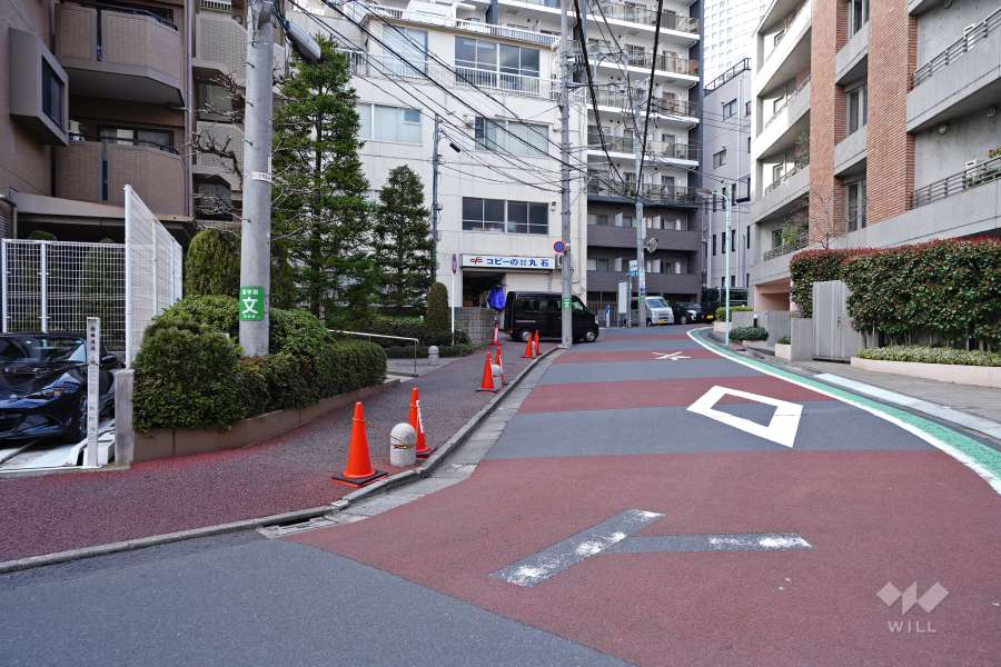 敷地北側の前面道路（東側から）