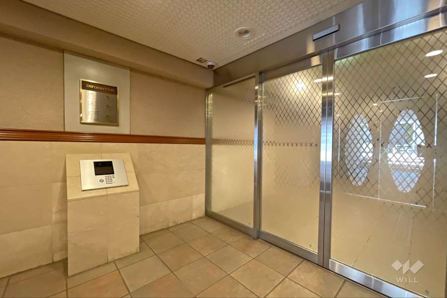 エントランスはオートロック付きです。