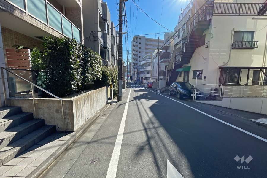 敷地南側の前面道路