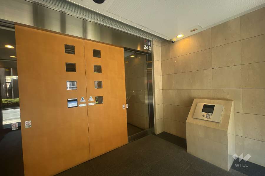 エントランスはオートロック付きです。