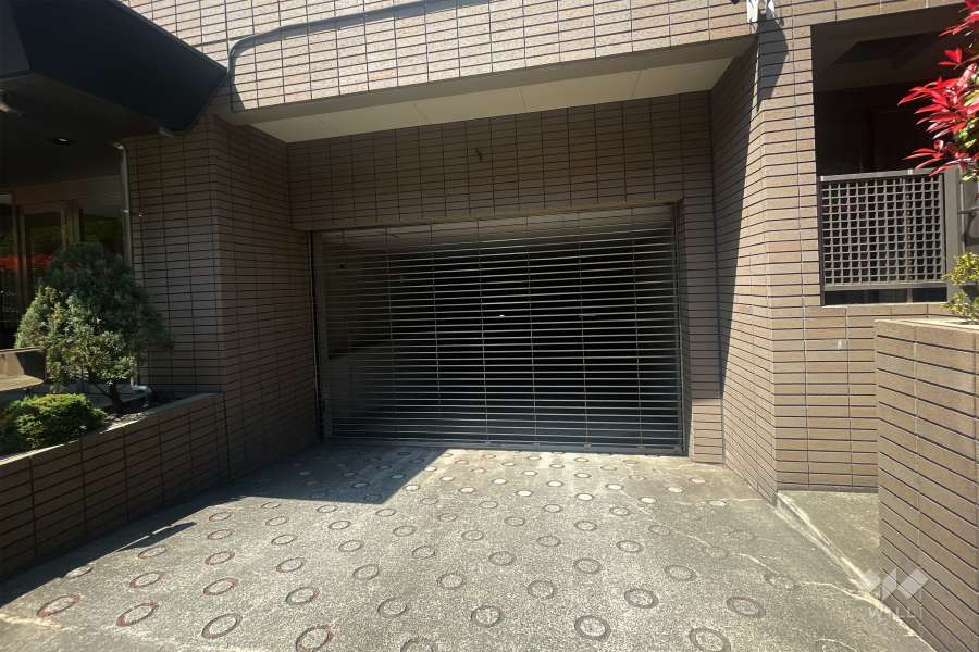 駐車場の出入口（リングシャッター付き）