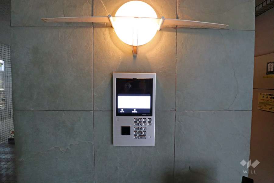 エントランスはオートロック付きです。