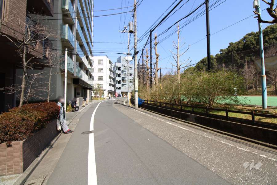 敷地北東側の前面道路