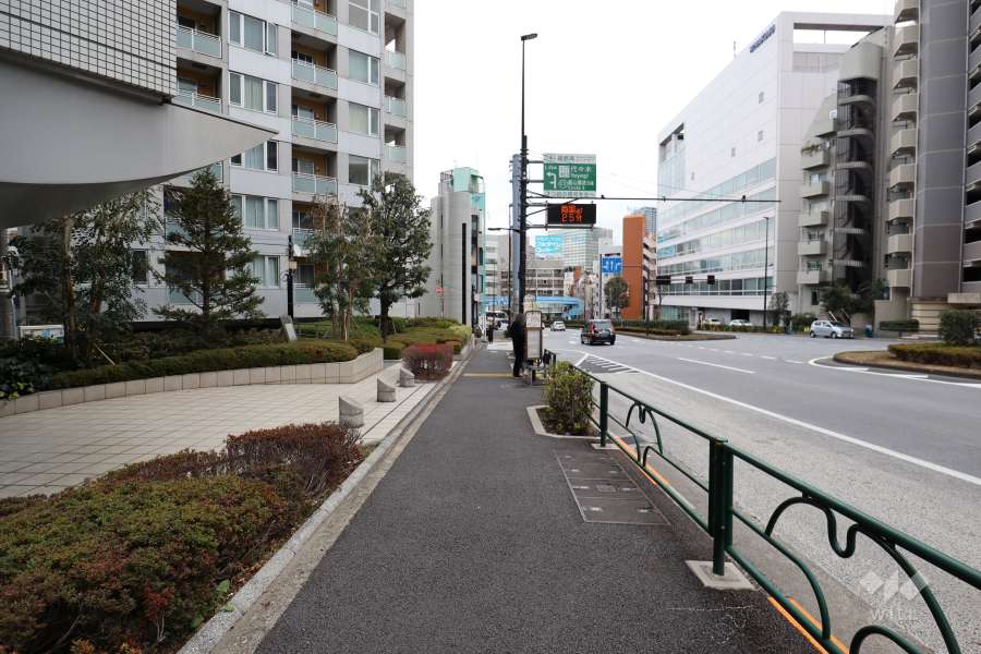 敷地南東側の前面道路