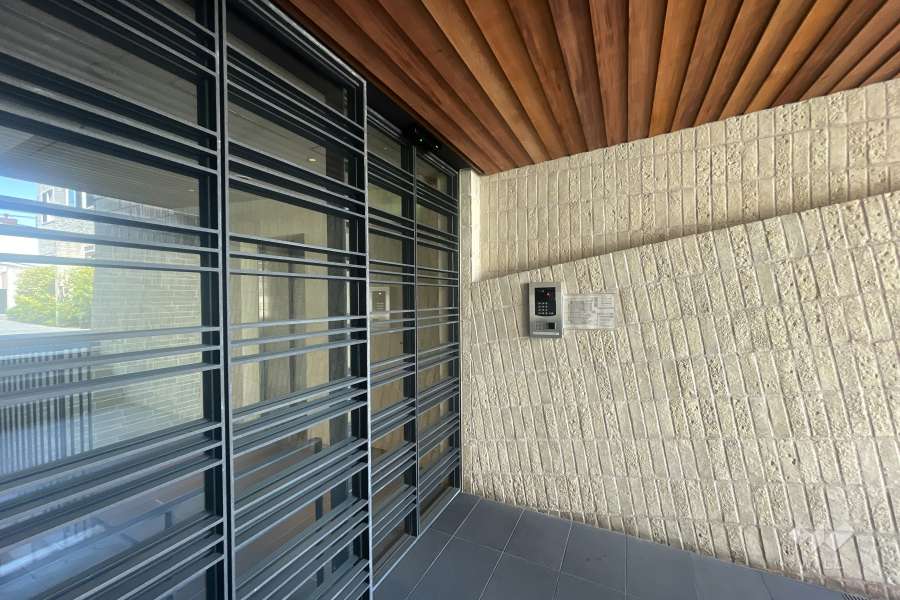 エントランスはオートロック付きです。