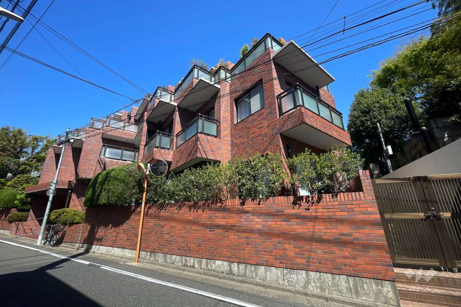 シャンボール代々木上原の外観（南東側から）