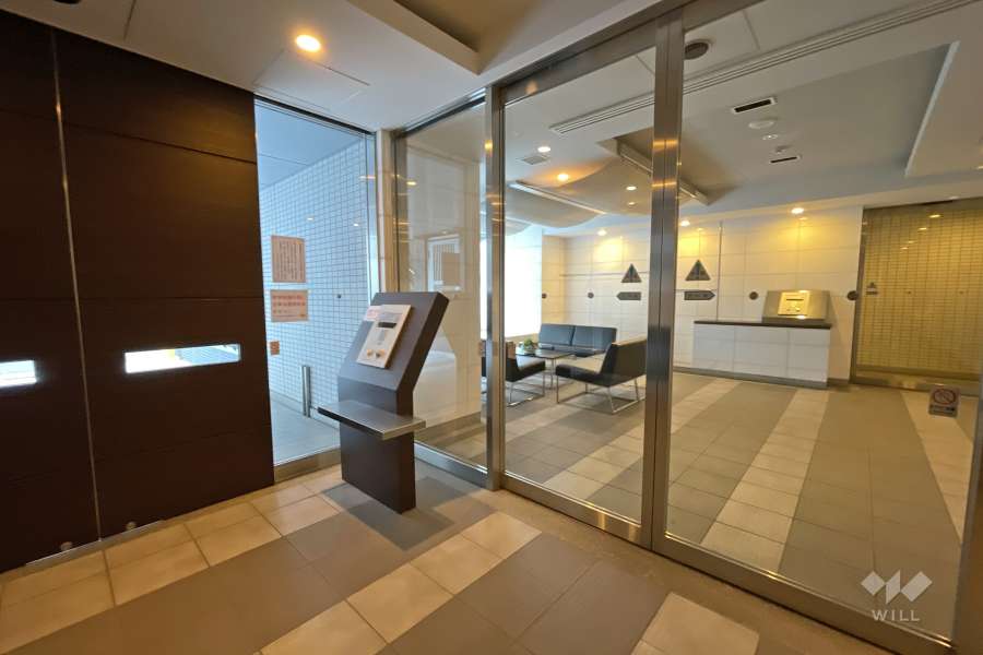 エントランスはオートロック付きです。