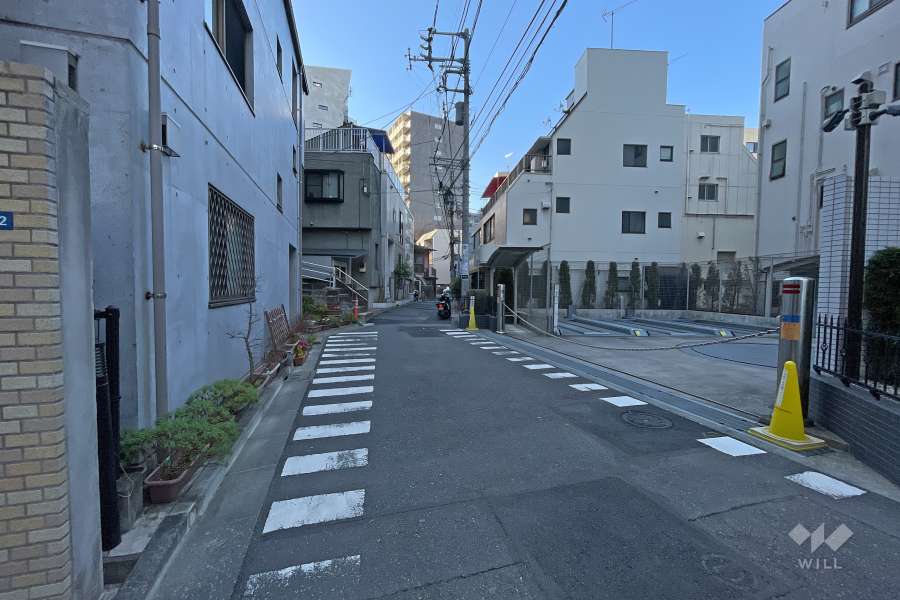 駐車場の出入り口（ロボットゲート付き）