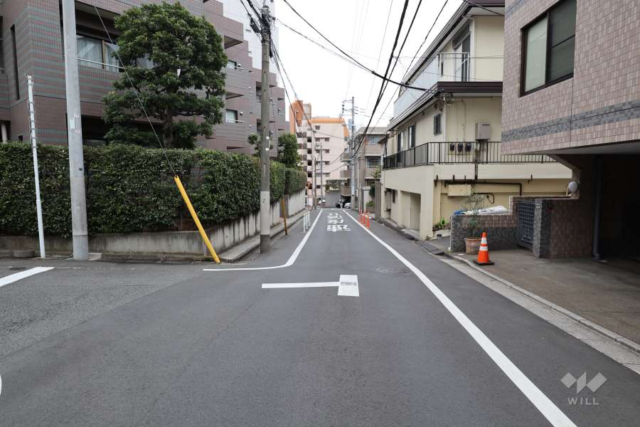 敷地北東側の前面道路
