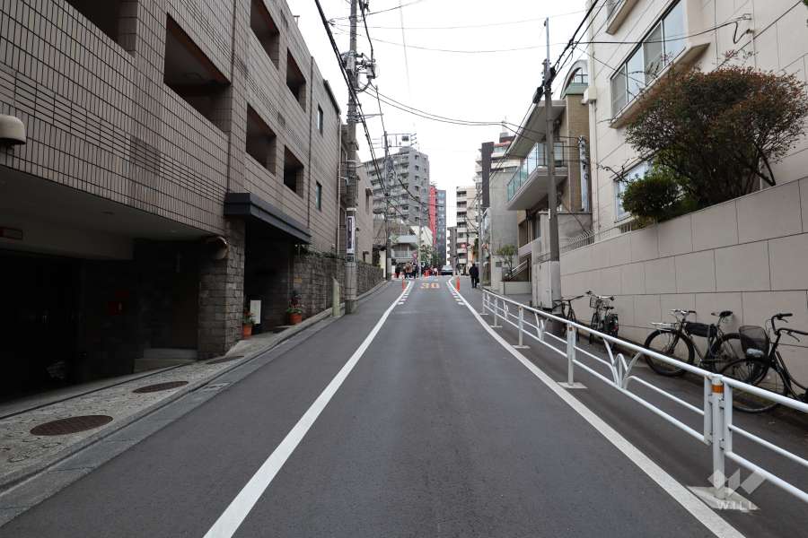 敷地北側の前面道路