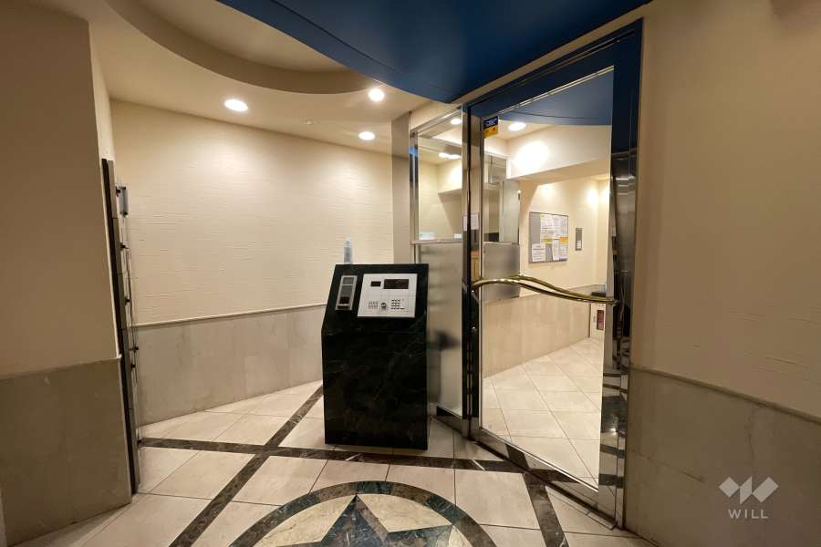 エントランスはオートロック付きです。