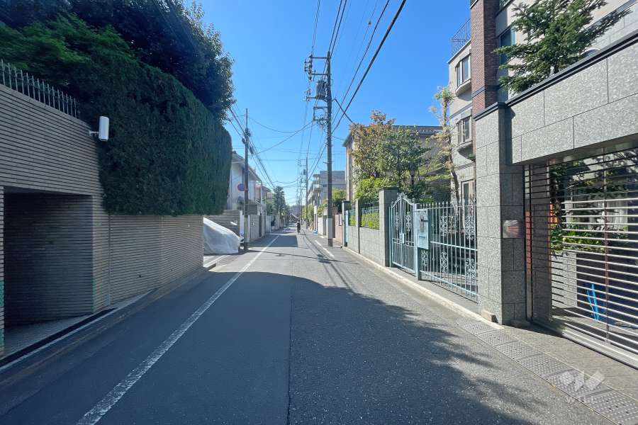 敷地南西側の前面道路