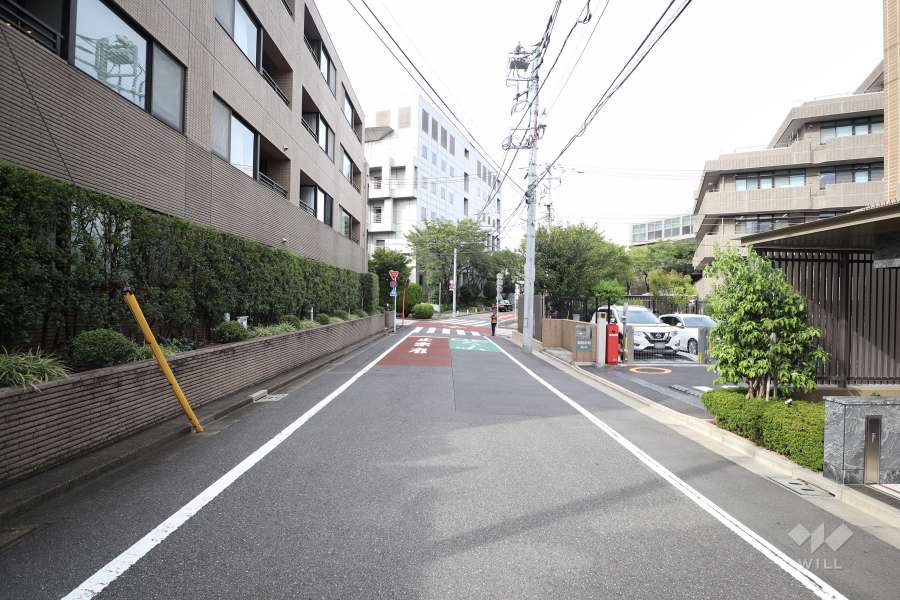 敷地北東側の前面道路
