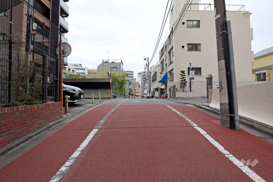 敷地南東側の前面道路