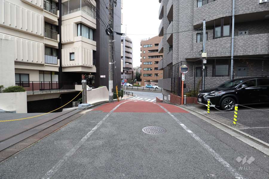 敷地南側の前面道路