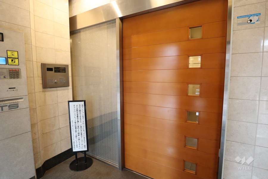 エントランスはオートロック付きです。