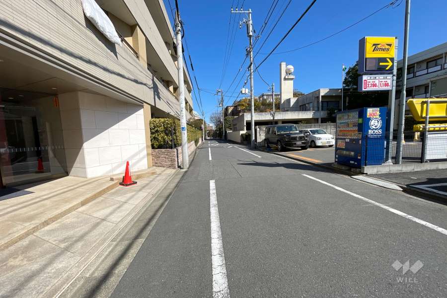 敷地東側の前面道路
