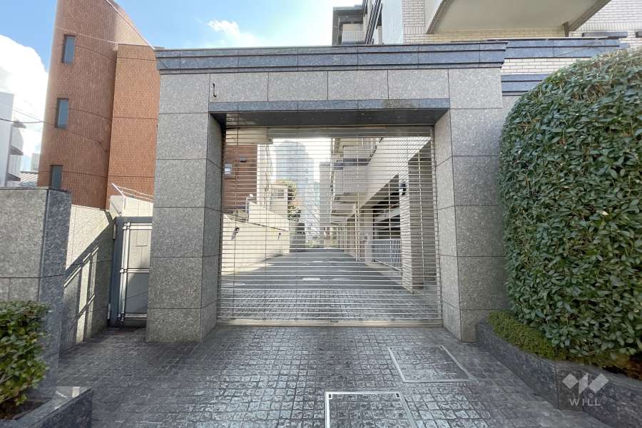 駐車場の出入り口（リングシャッター付き）