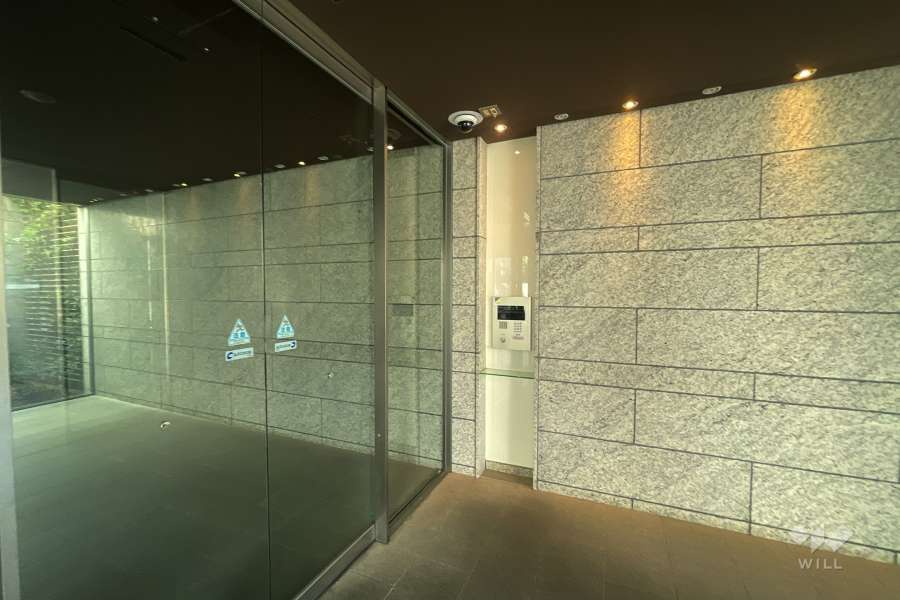 エントランスはオートロック付きです。