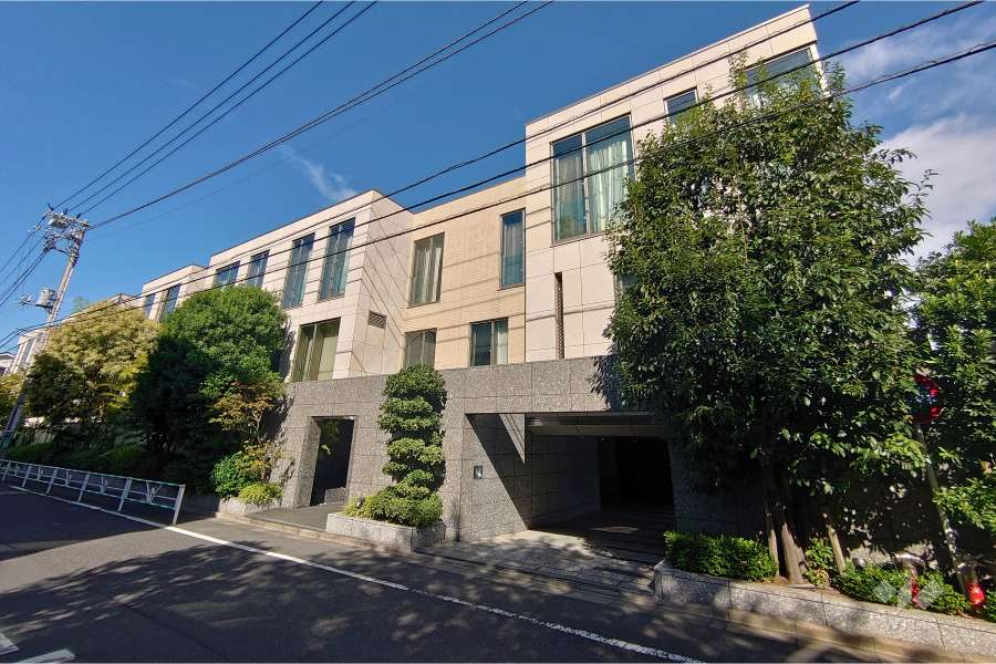 プラウド神山町の外観（南東側から）