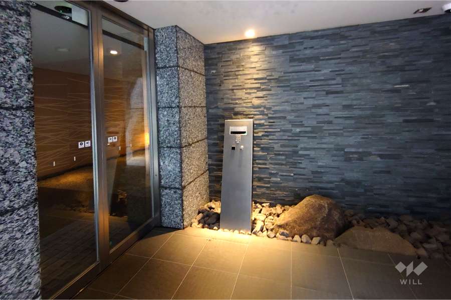 エントランスはオートロック付きです。