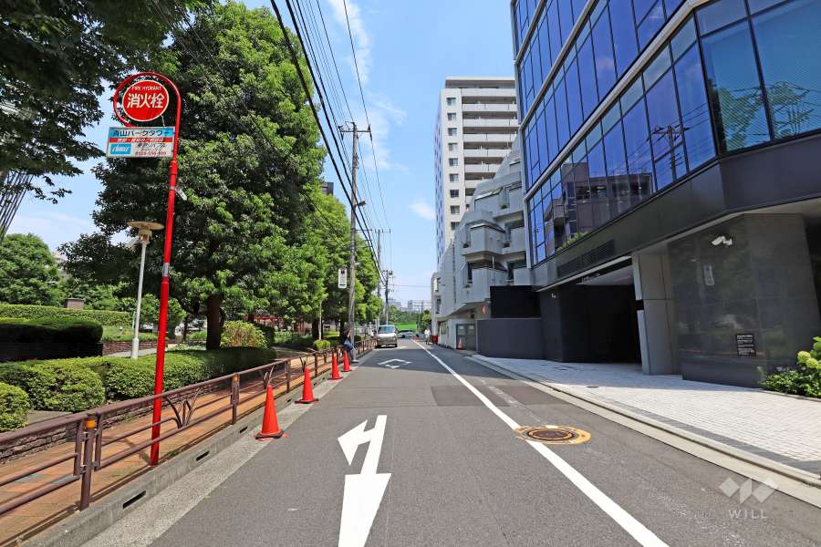 敷地東側の前面道路