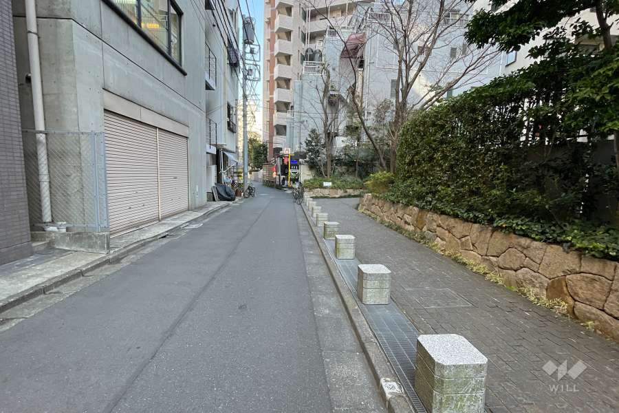 敷地東側の前面道路