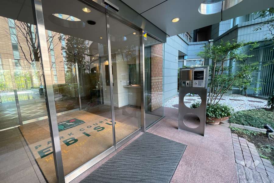 エントランスはオートロック付きです。