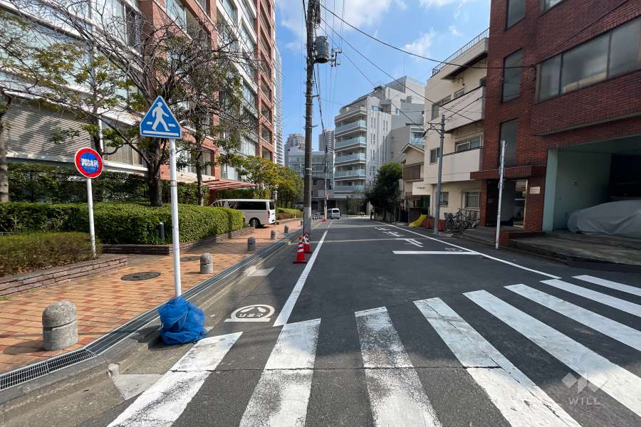 敷地東側の前面道路
