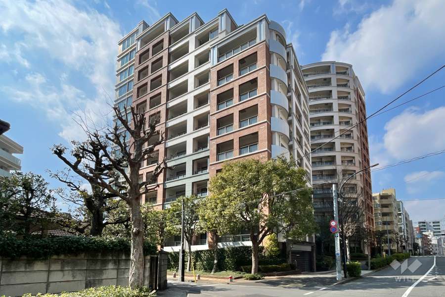 パーク・コート恵比寿ヒルトップレジデンスの外観（東側から）