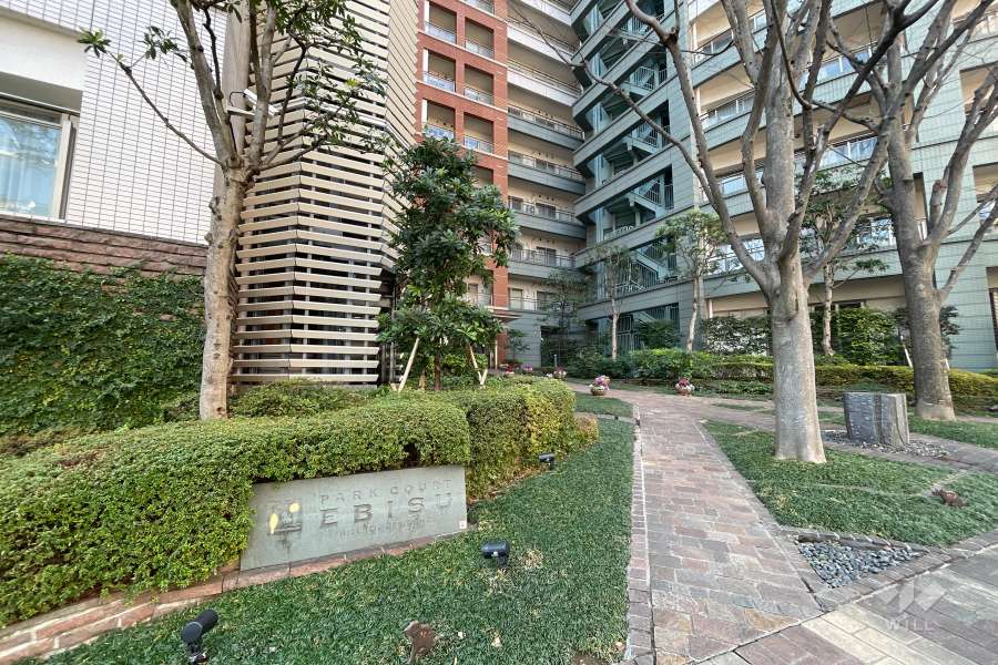 敷地の出入口の銘板