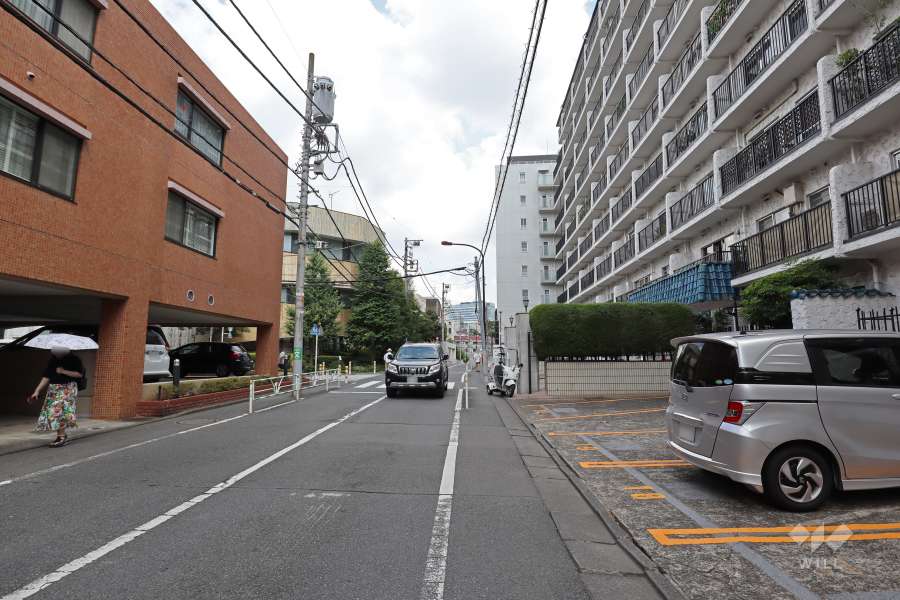 敷地南側の前面道路