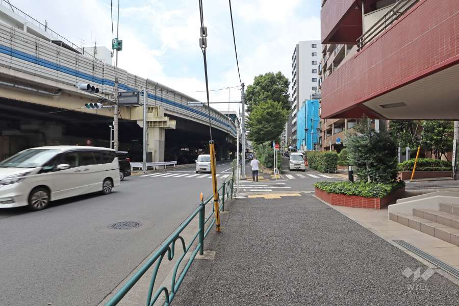 敷地南東側の前面道路