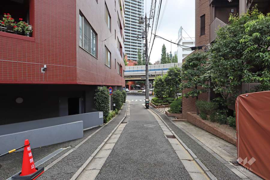 敷地南西側の前面道路
