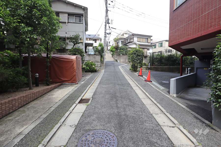 敷地南西側の前面道路
