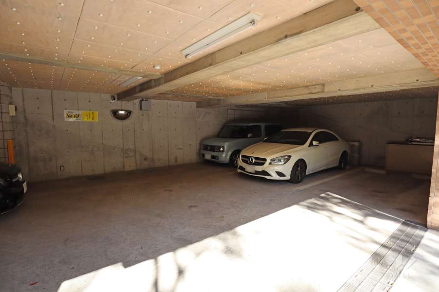 敷地内駐車場（屋内平面式）