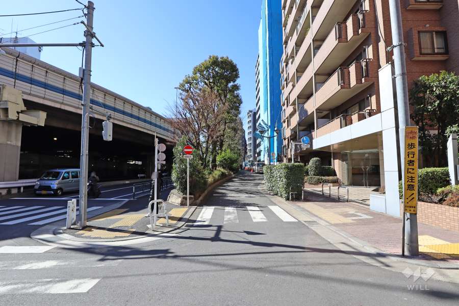 敷地南側の前面道路