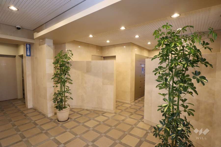 エントランスはオートロック付きです。