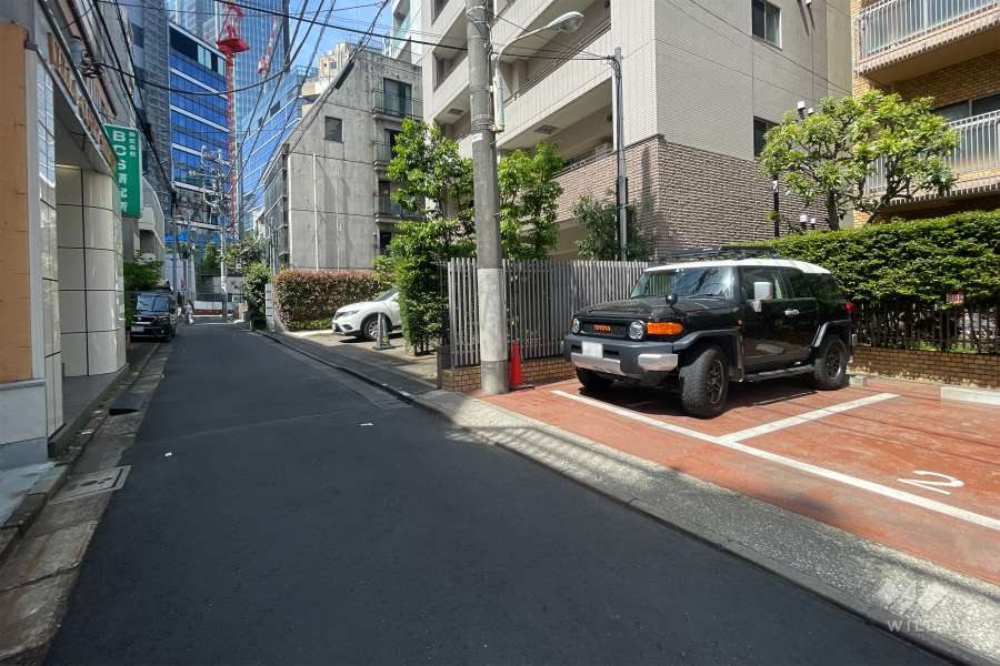 敷地南西側の前面道路（南東側から）