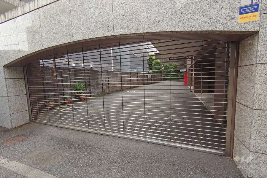 駐車場の出入り口