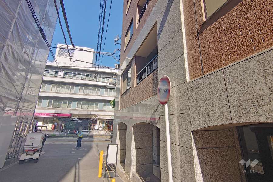 敷地南西側の前面道路（南東側から）